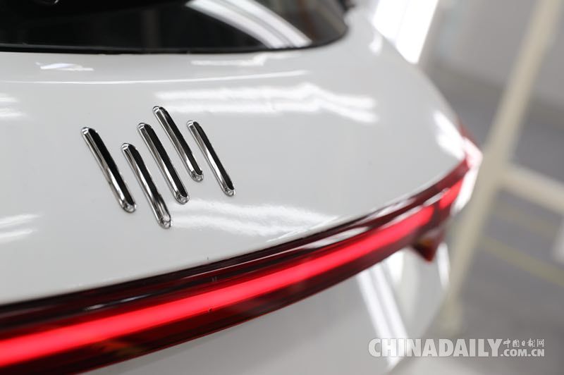 威马EX5首台量产车试装下线 “盲订”量超1万台