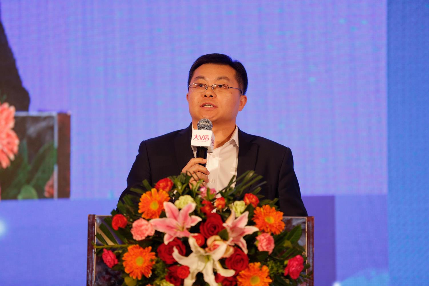 王志庚出席2017中国阅读与儿童教育高峰论坛发表主题演讲