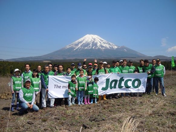 为迎接东京奥运会 日本加特可员工志愿清扫富士山登山道