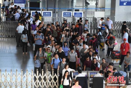 国庆假期中国铁路预发旅客1.29亿人次
