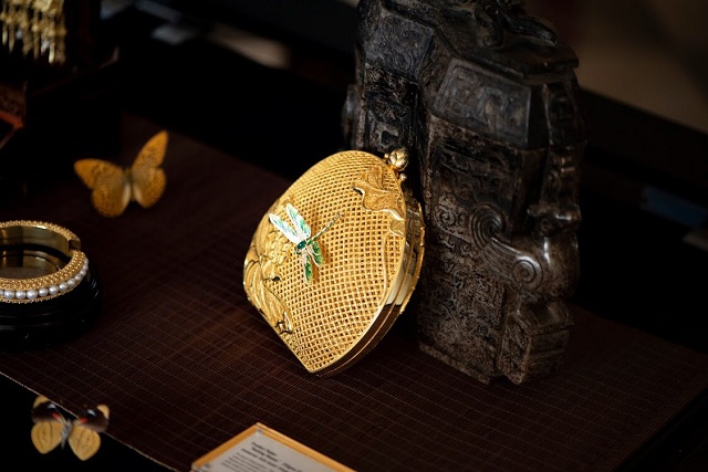 “萃华宫匠非遗花丝文化臻品全球巡展启航发布会”于法国卢浮宫成功举办
